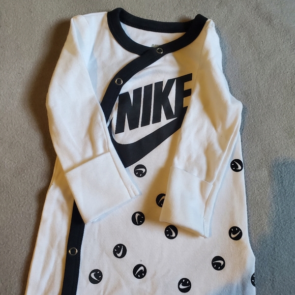 Nike baby sleeper - 3M - Smiley faces - Picture 4 of 8